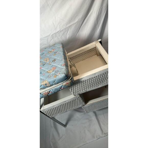 BADGER VINTAGE
1960'S WICKER
BASKET BABY DOLL
TOY CHANGING TABLE AGE 3+ - Picture 8 of 9